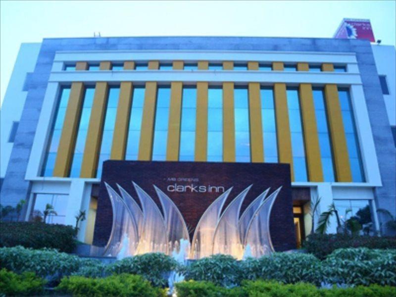 M B Greens Clarks Inn Moradabad Εξωτερικό φωτογραφία