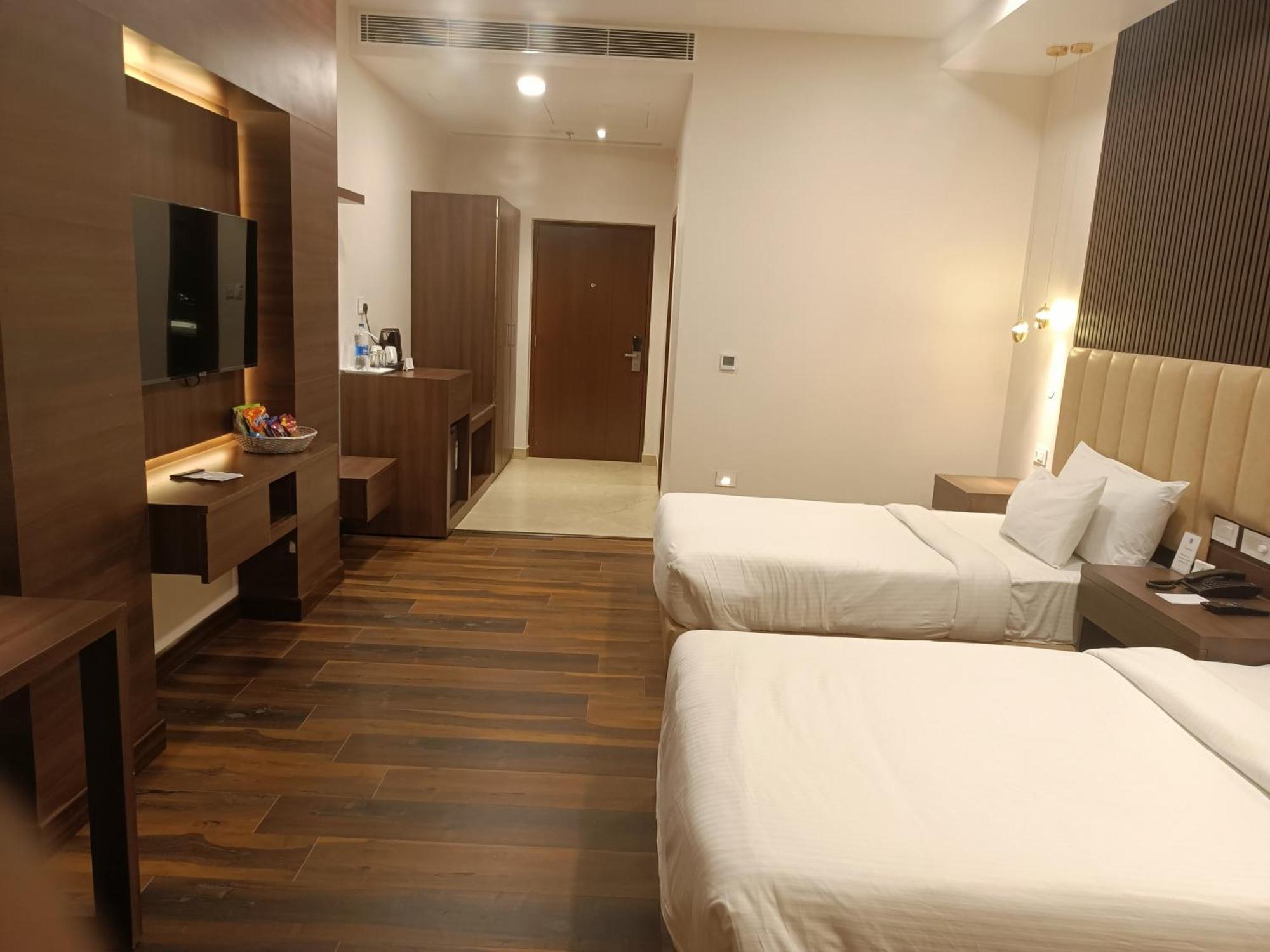 M B Greens Clarks Inn Moradabad Εξωτερικό φωτογραφία