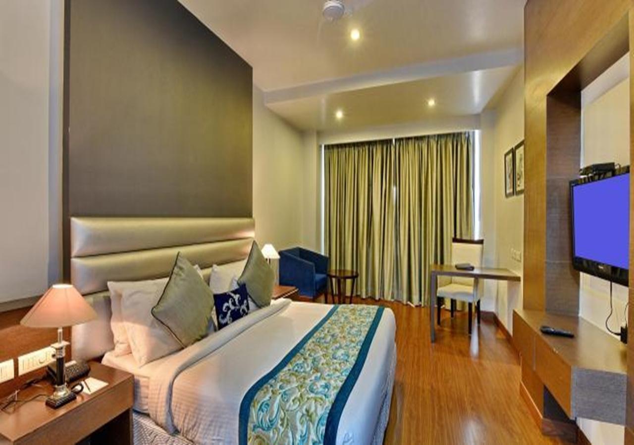 M B Greens Clarks Inn Moradabad Εξωτερικό φωτογραφία