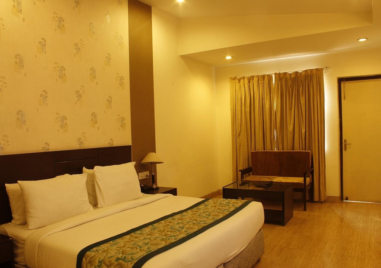 M B Greens Clarks Inn Moradabad Εξωτερικό φωτογραφία