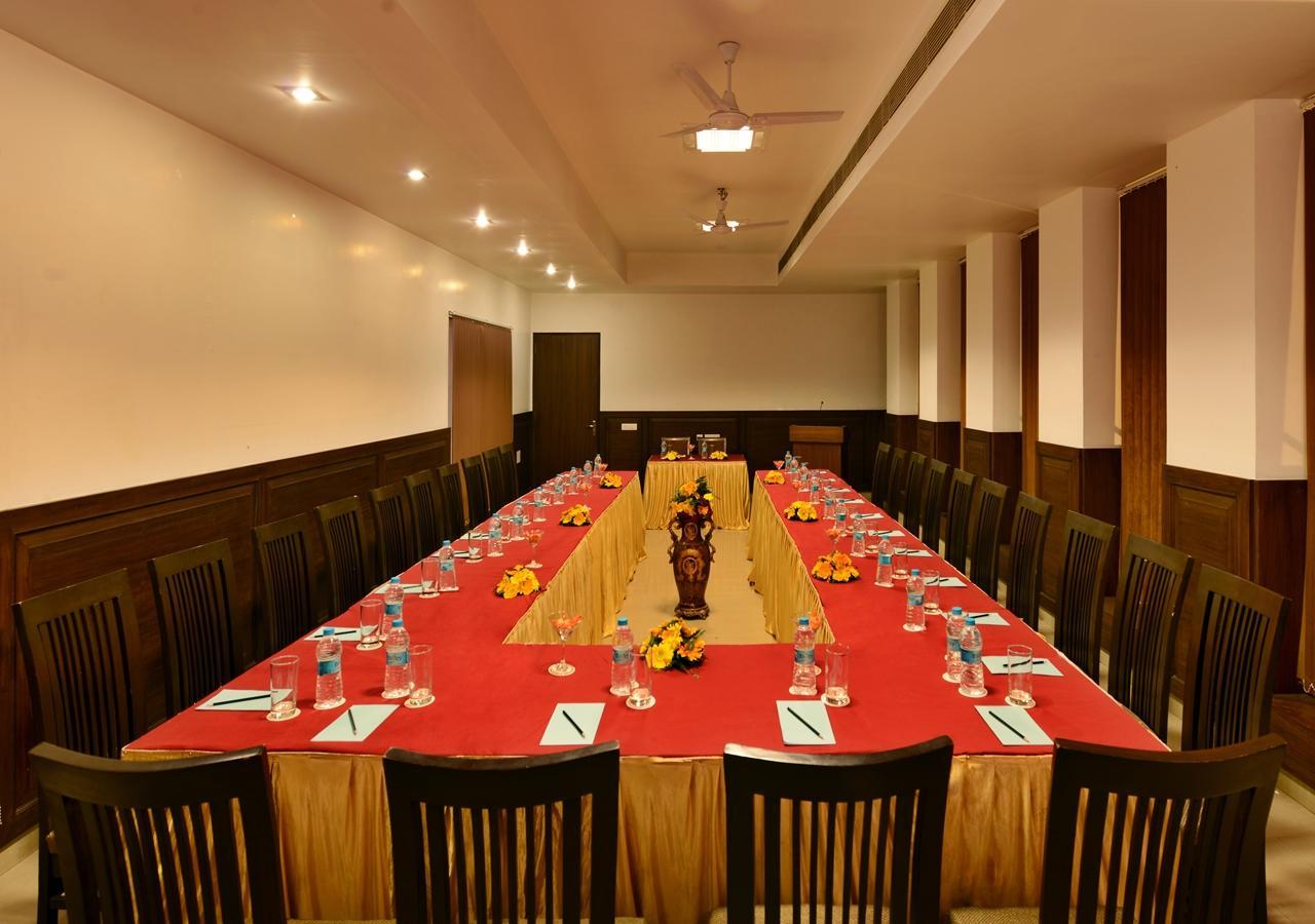 M B Greens Clarks Inn Moradabad Εξωτερικό φωτογραφία