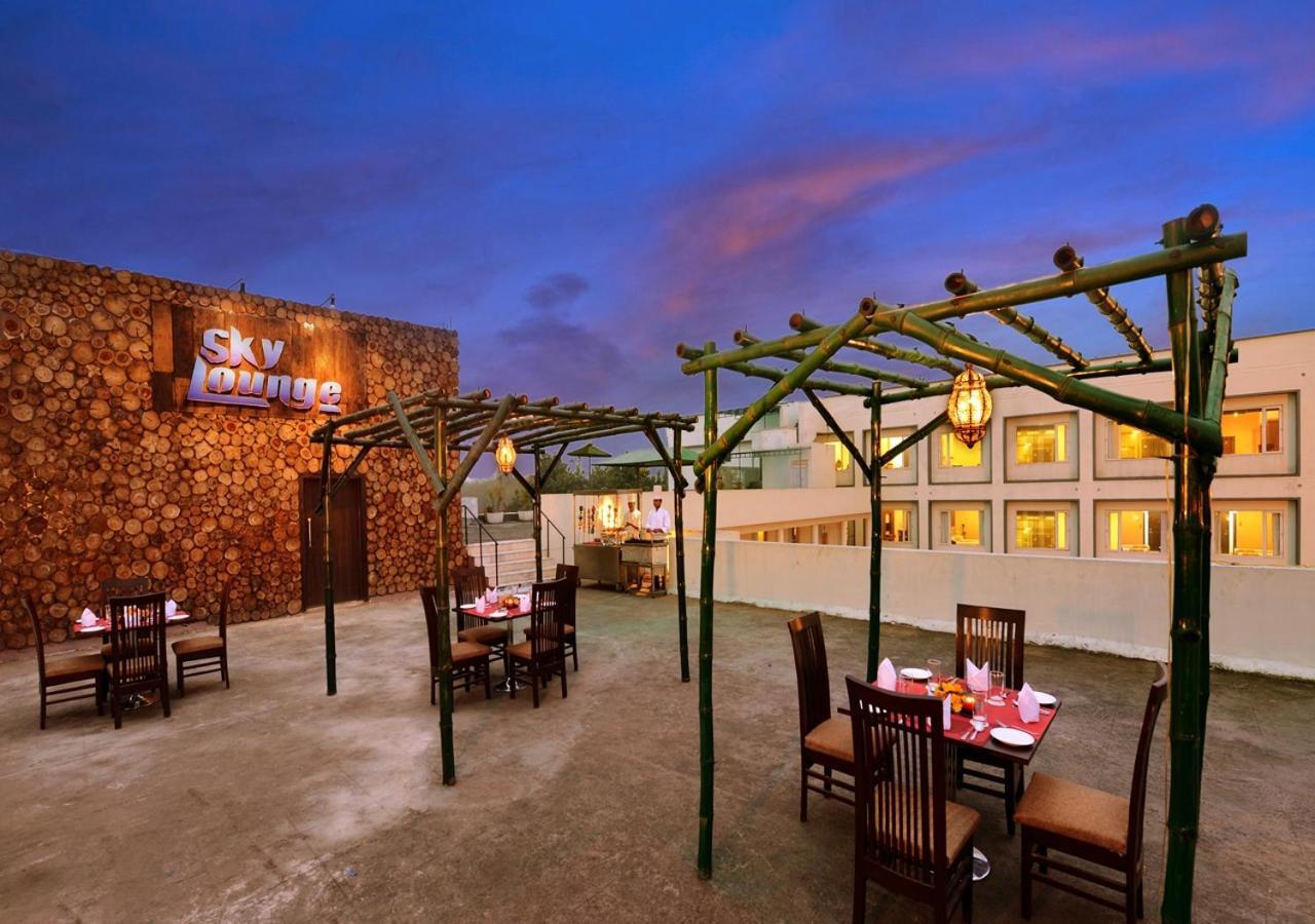 M B Greens Clarks Inn Moradabad Εξωτερικό φωτογραφία