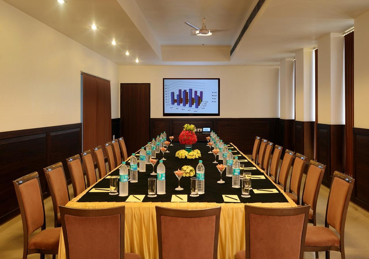 M B Greens Clarks Inn Moradabad Εξωτερικό φωτογραφία