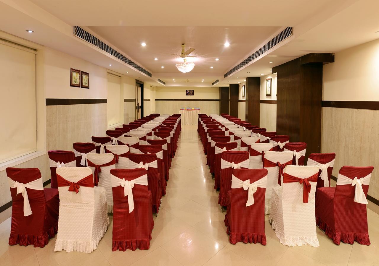 M B Greens Clarks Inn Moradabad Εξωτερικό φωτογραφία
