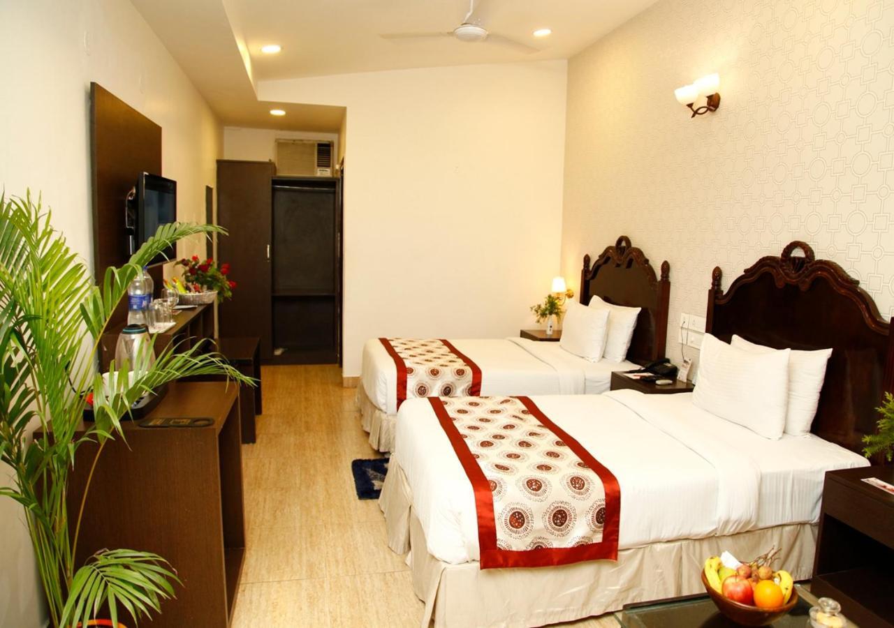 M B Greens Clarks Inn Moradabad Εξωτερικό φωτογραφία