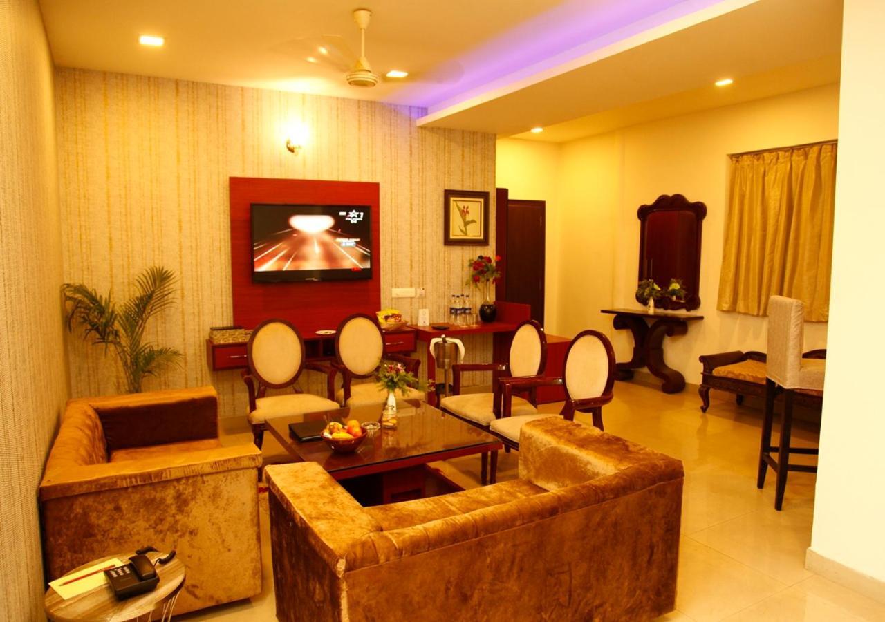 M B Greens Clarks Inn Moradabad Εξωτερικό φωτογραφία