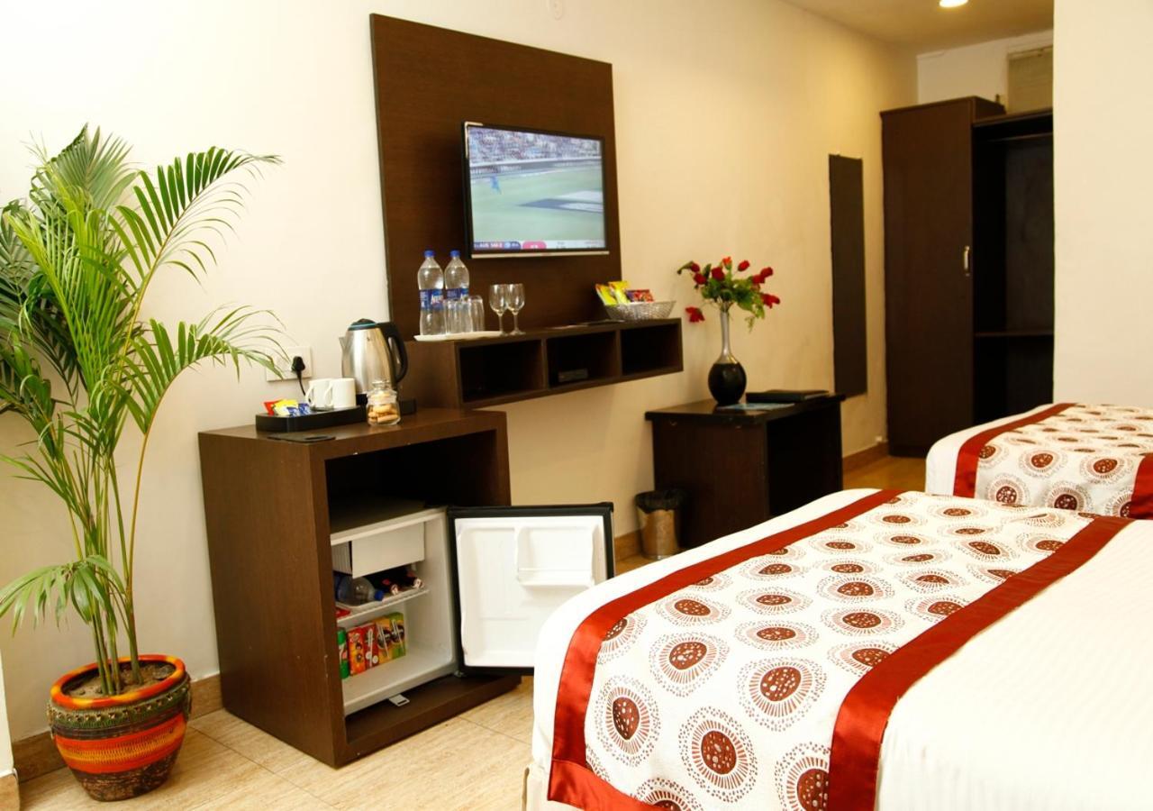 M B Greens Clarks Inn Moradabad Εξωτερικό φωτογραφία