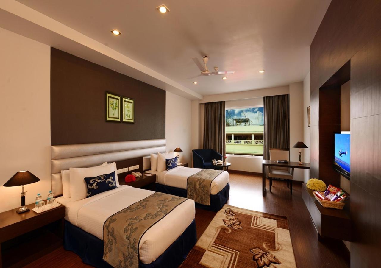 M B Greens Clarks Inn Moradabad Εξωτερικό φωτογραφία