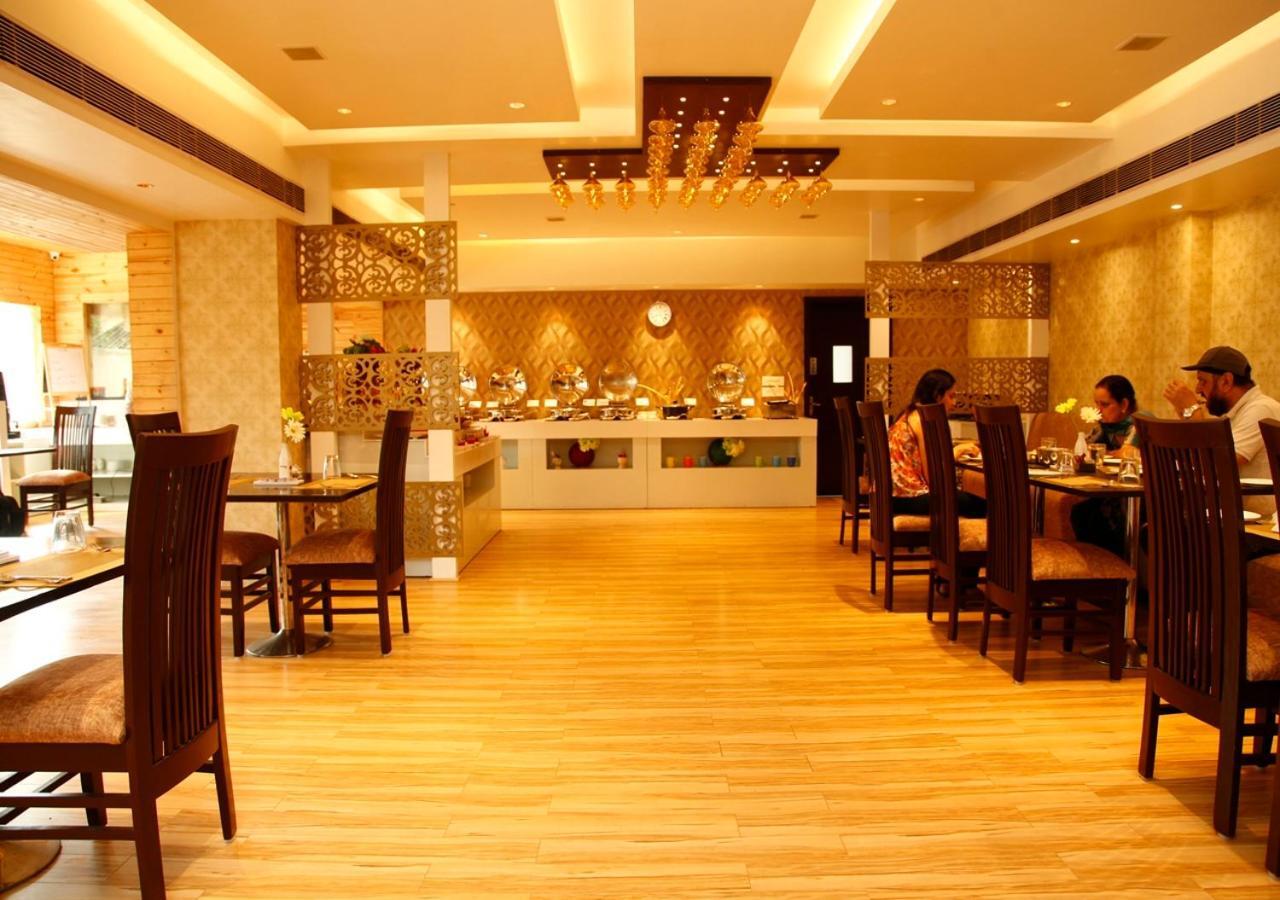 M B Greens Clarks Inn Moradabad Εξωτερικό φωτογραφία